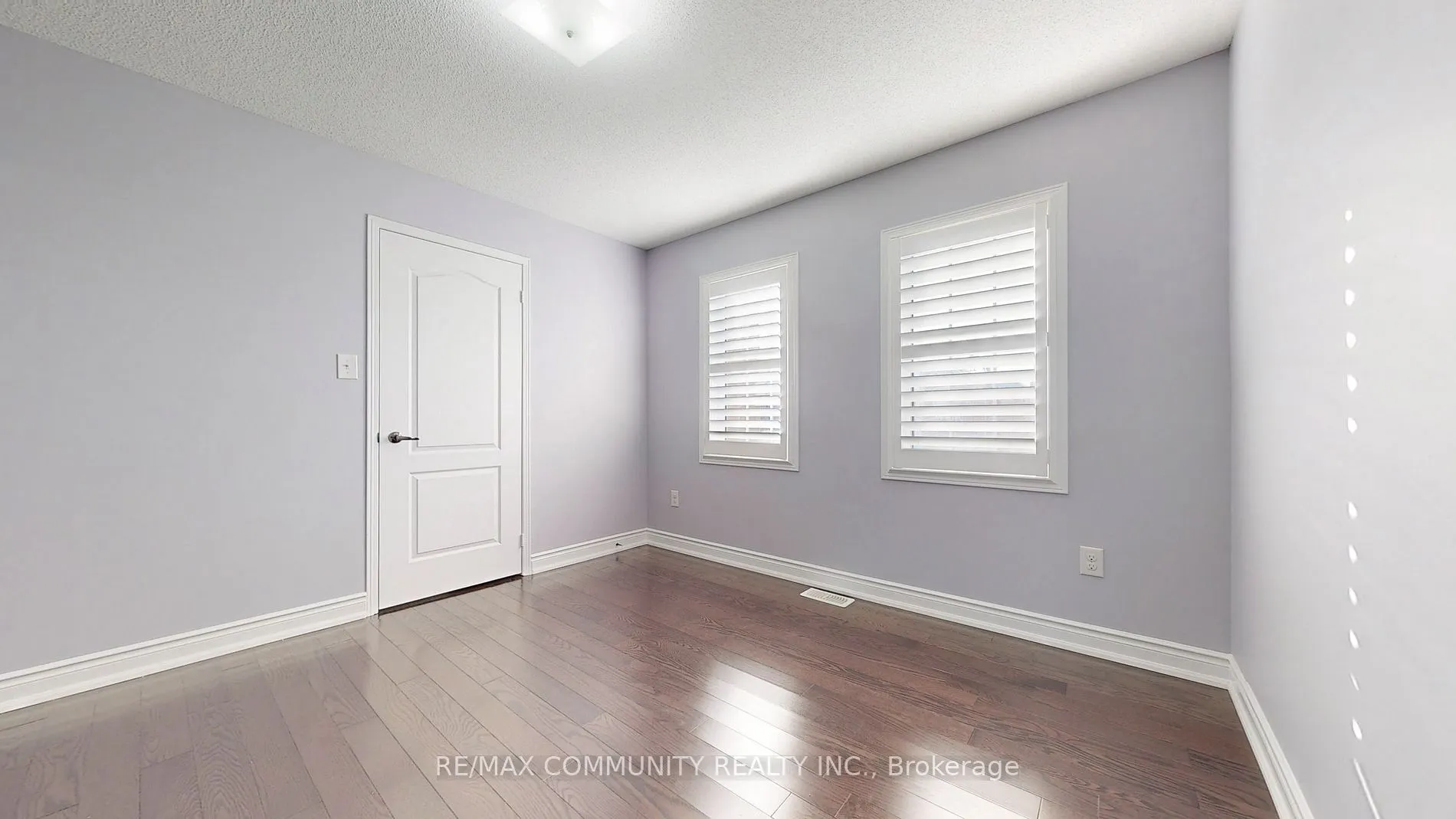 30 Raithby Cres