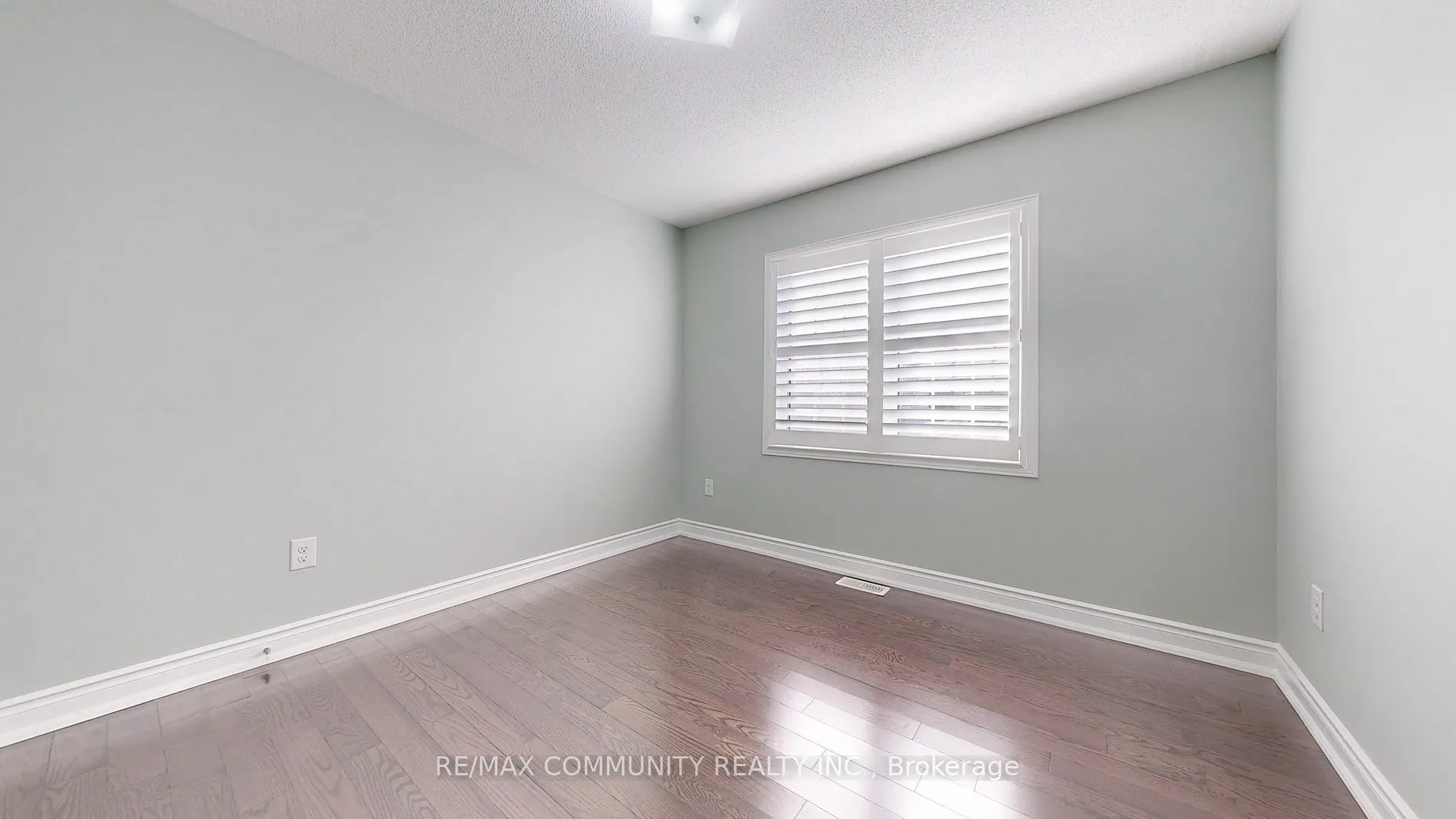 30 Raithby Cres