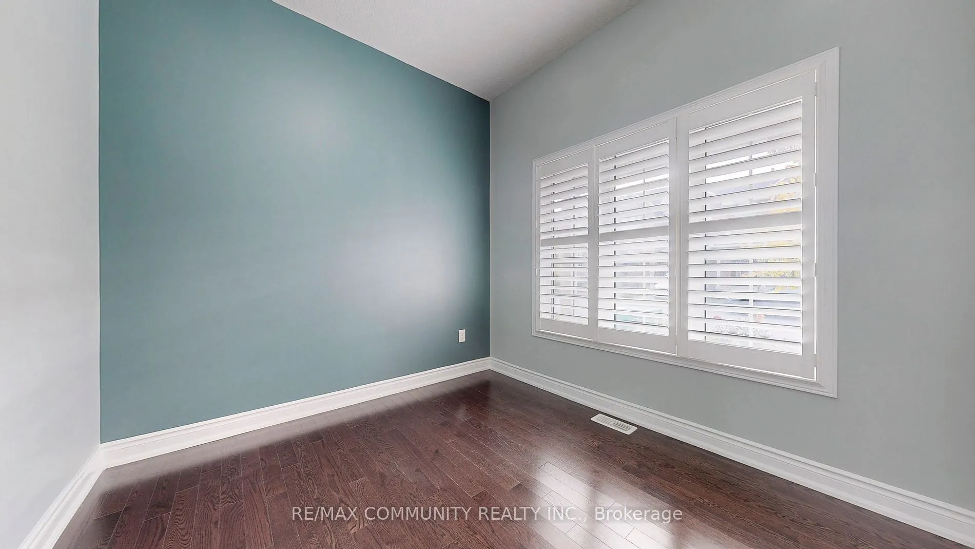 30 Raithby Cres