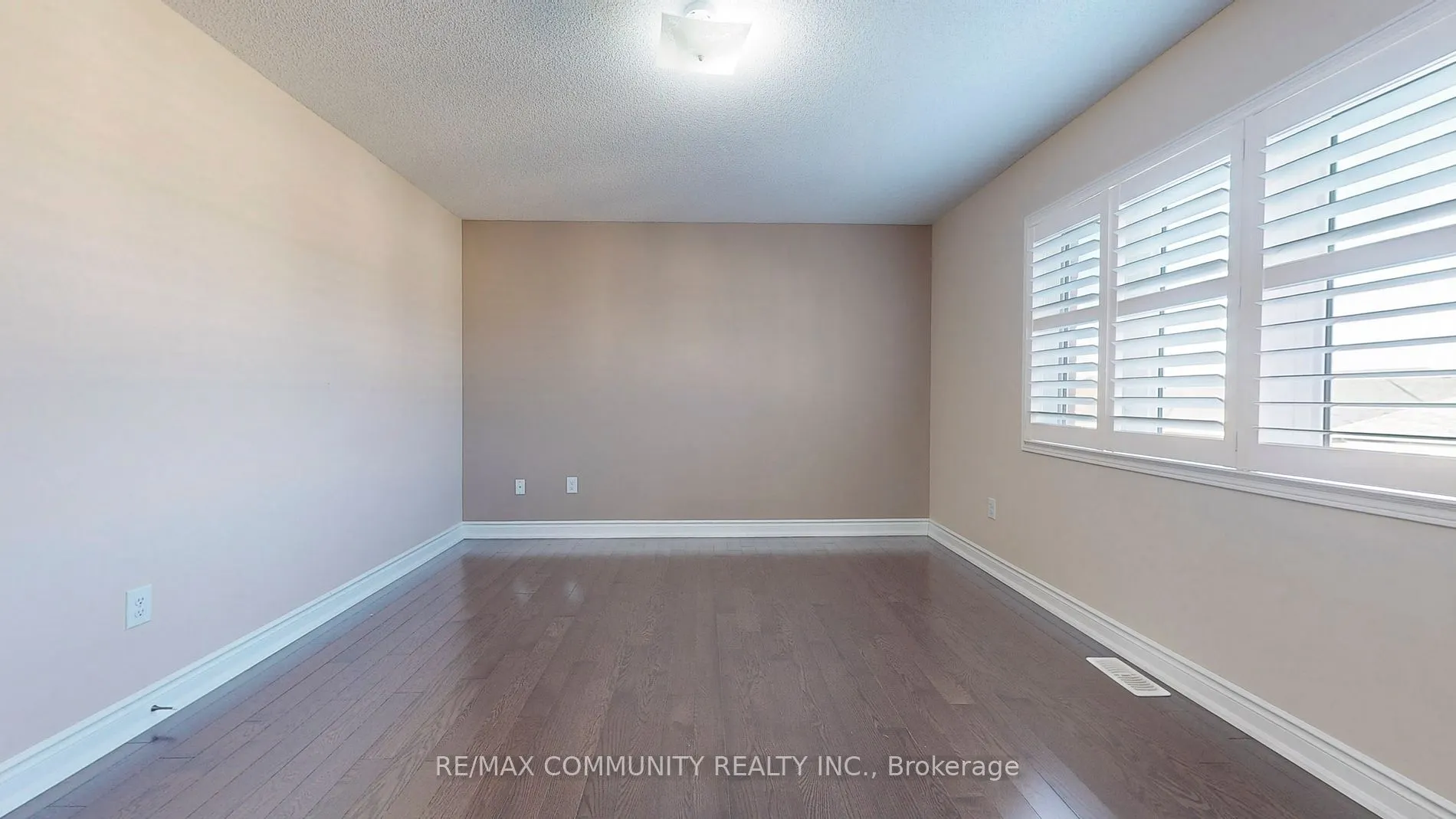 30 Raithby Cres