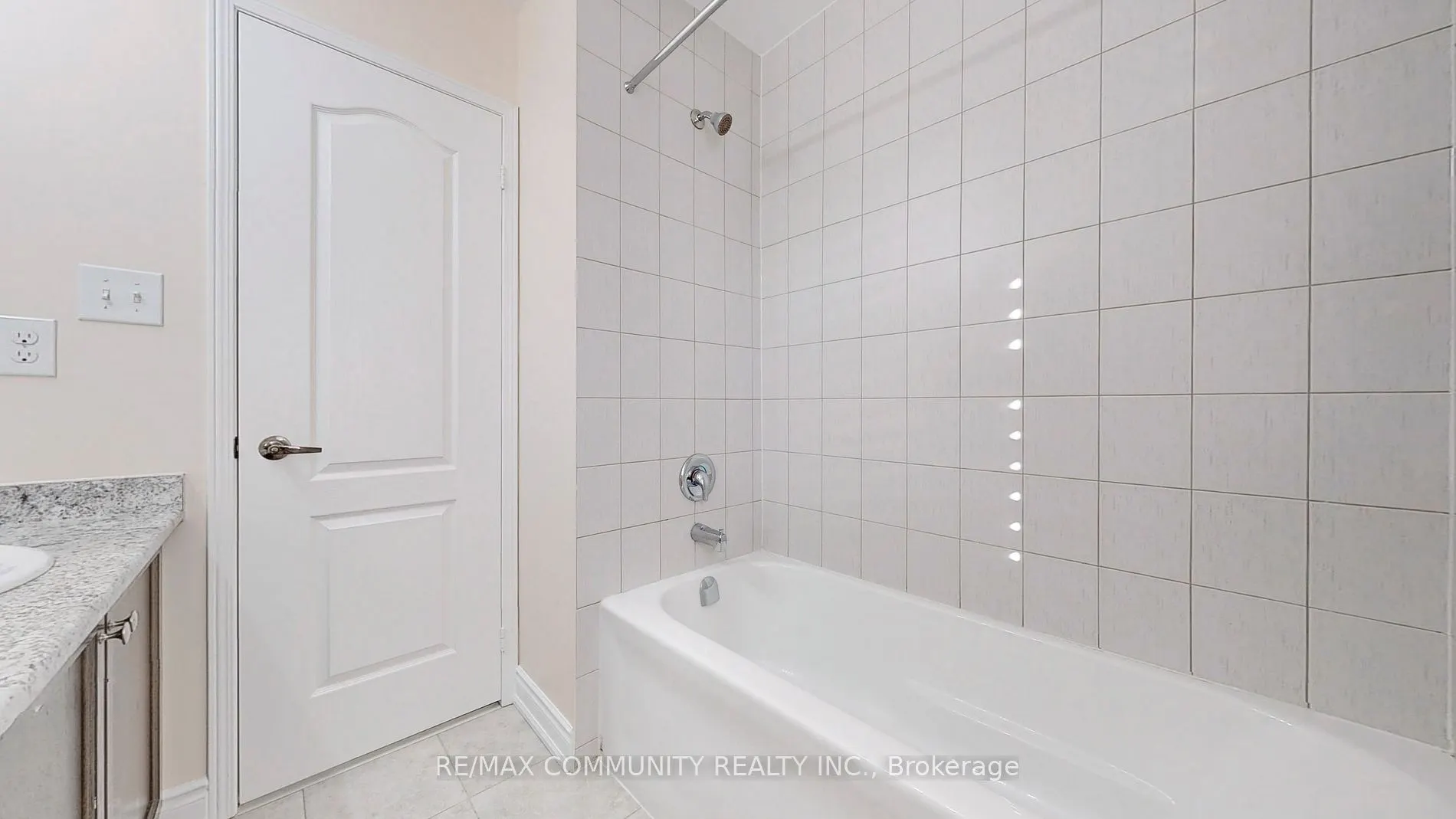 30 Raithby Cres