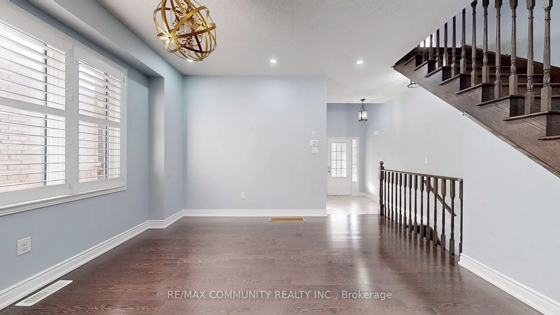 30 Raithby Cres