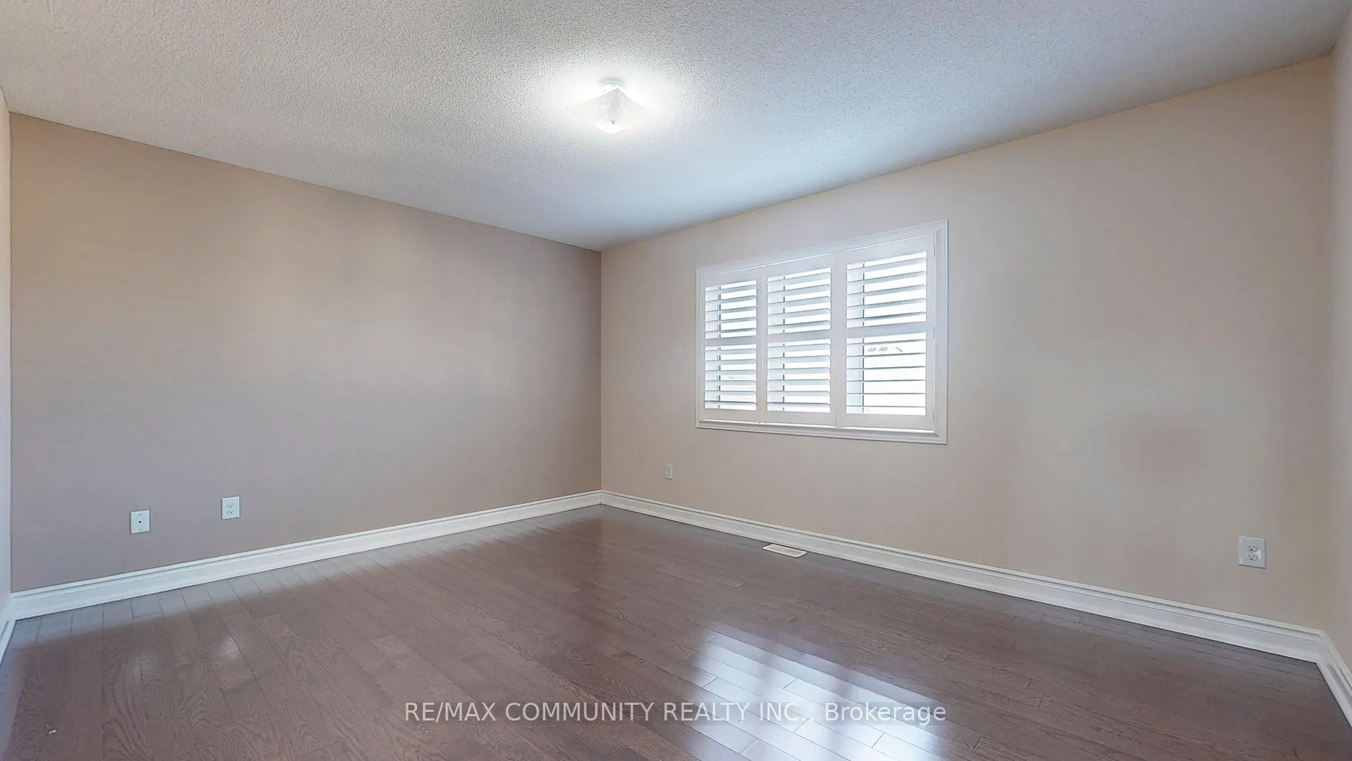 30 Raithby Cres