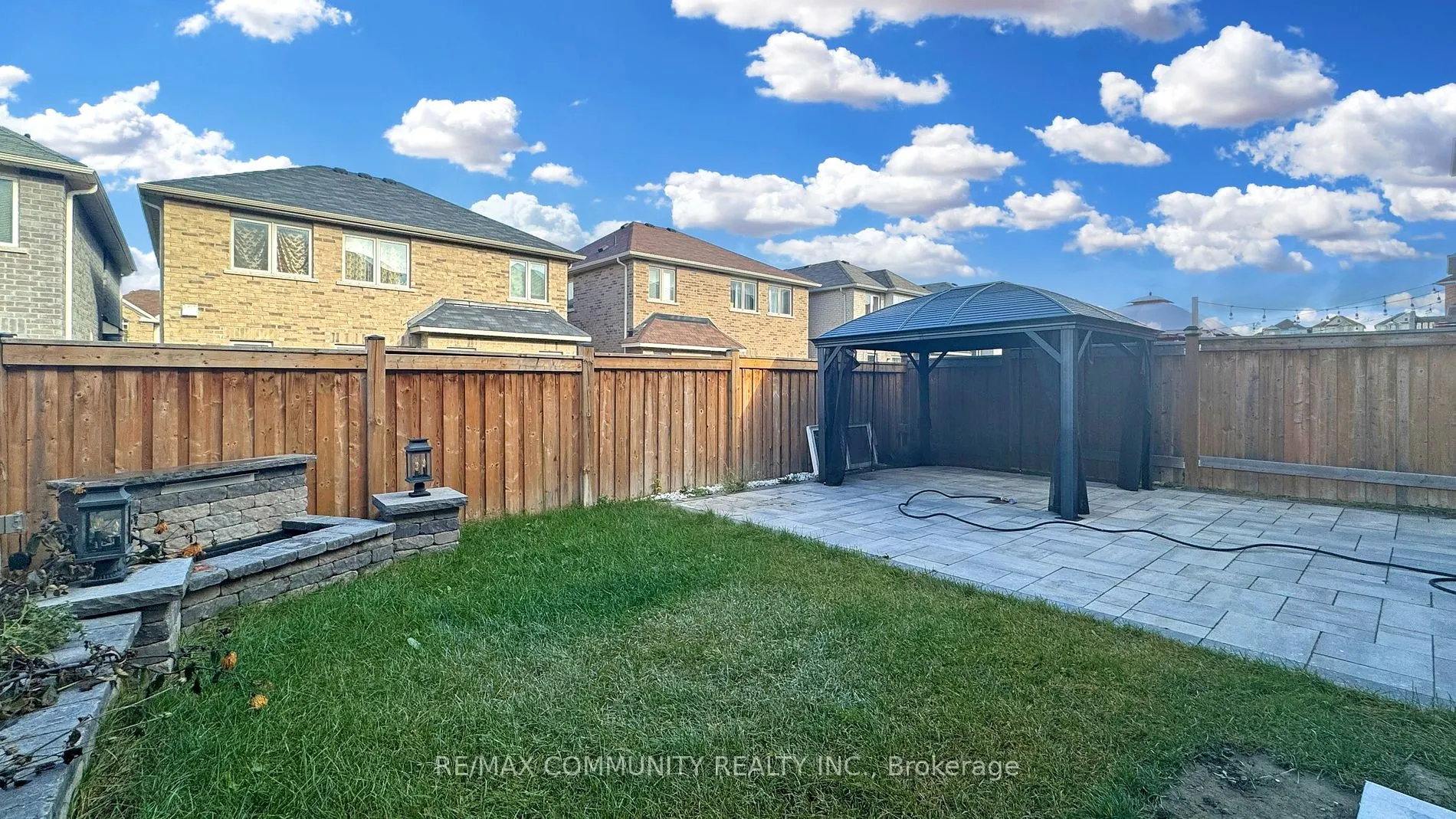 30 Raithby Cres