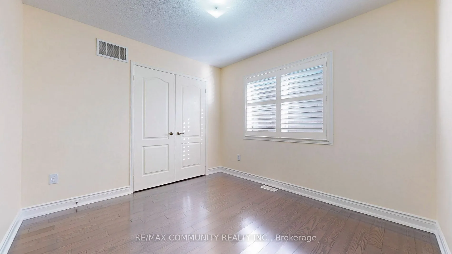 30 Raithby Cres