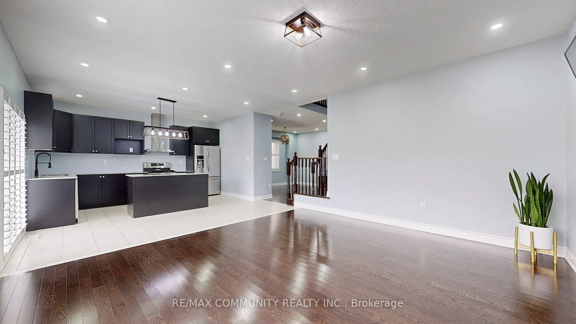 30 Raithby Cres