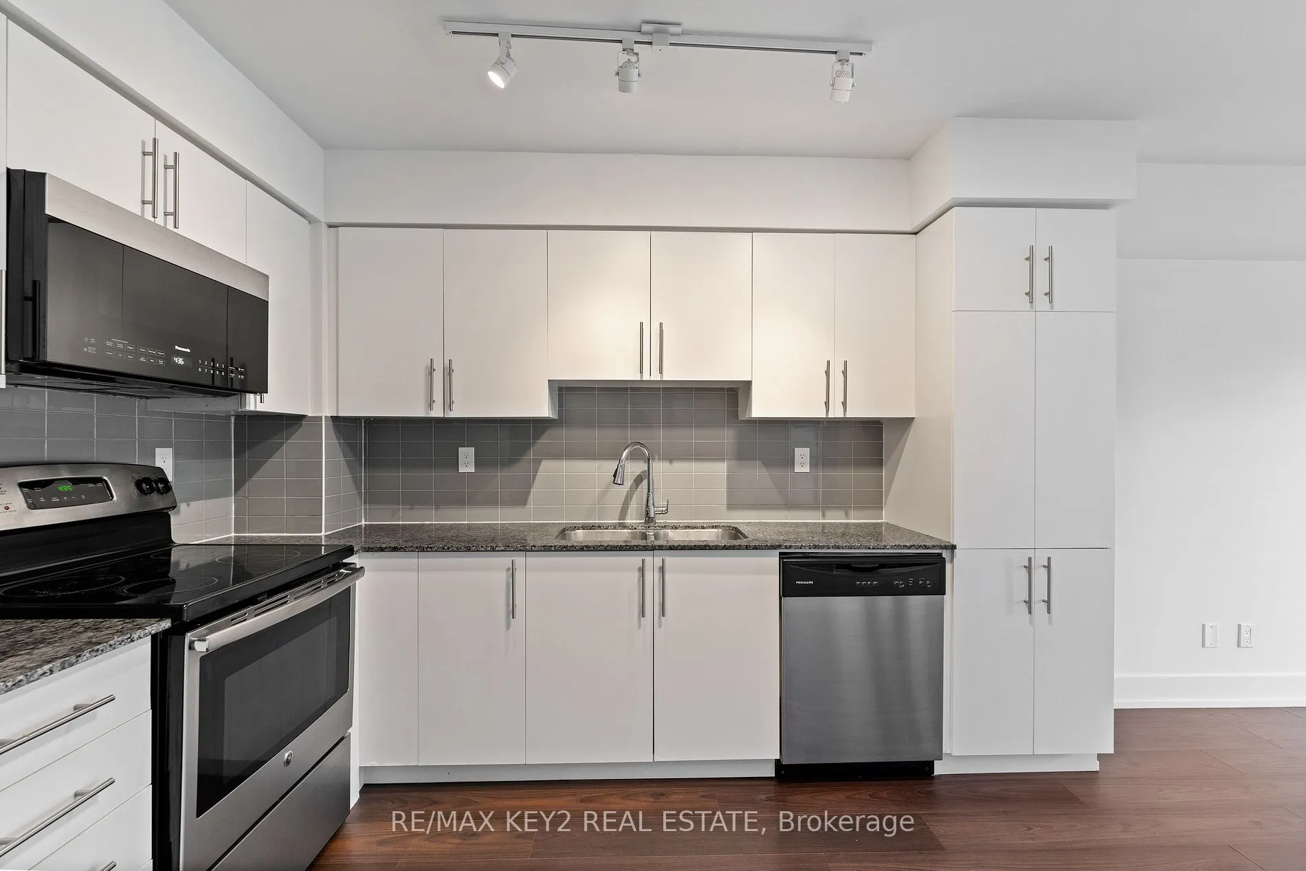 1215 Bayly St, #205