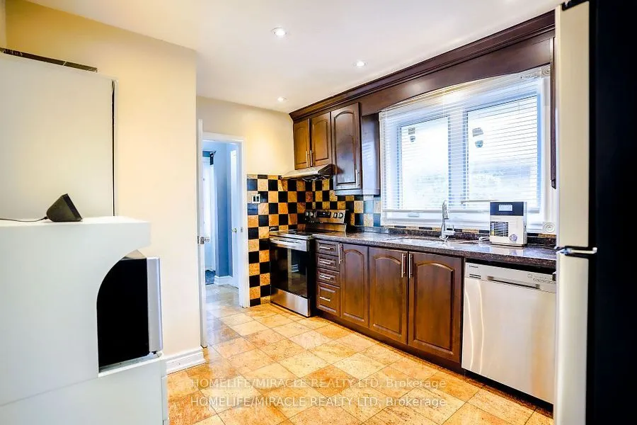 82 Sedgemount Dr