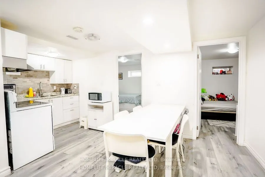 82 Sedgemount Dr