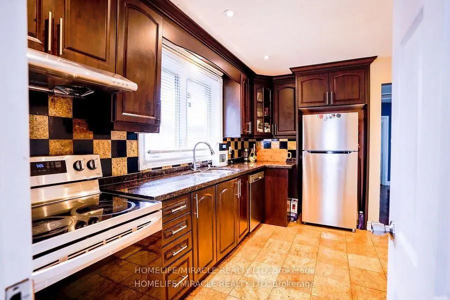 82 Sedgemount Dr