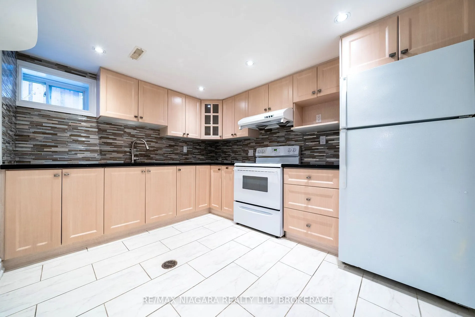 42 Kenhatch Blvd