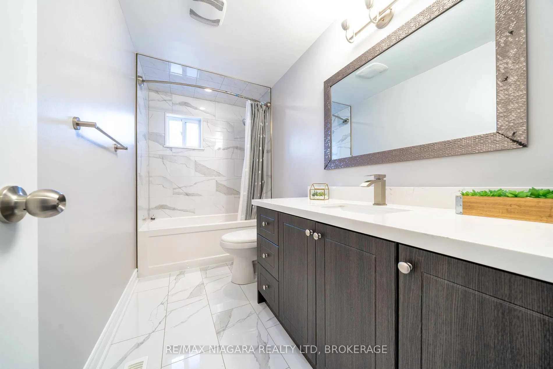 42 Kenhatch Blvd