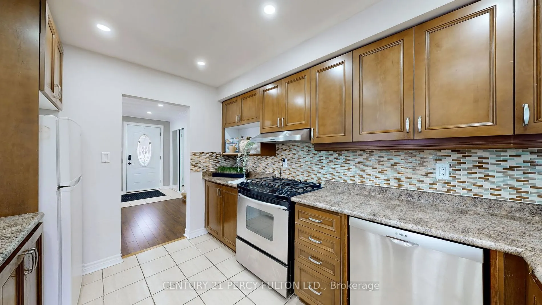 869 Scarborough Golf Club Rd