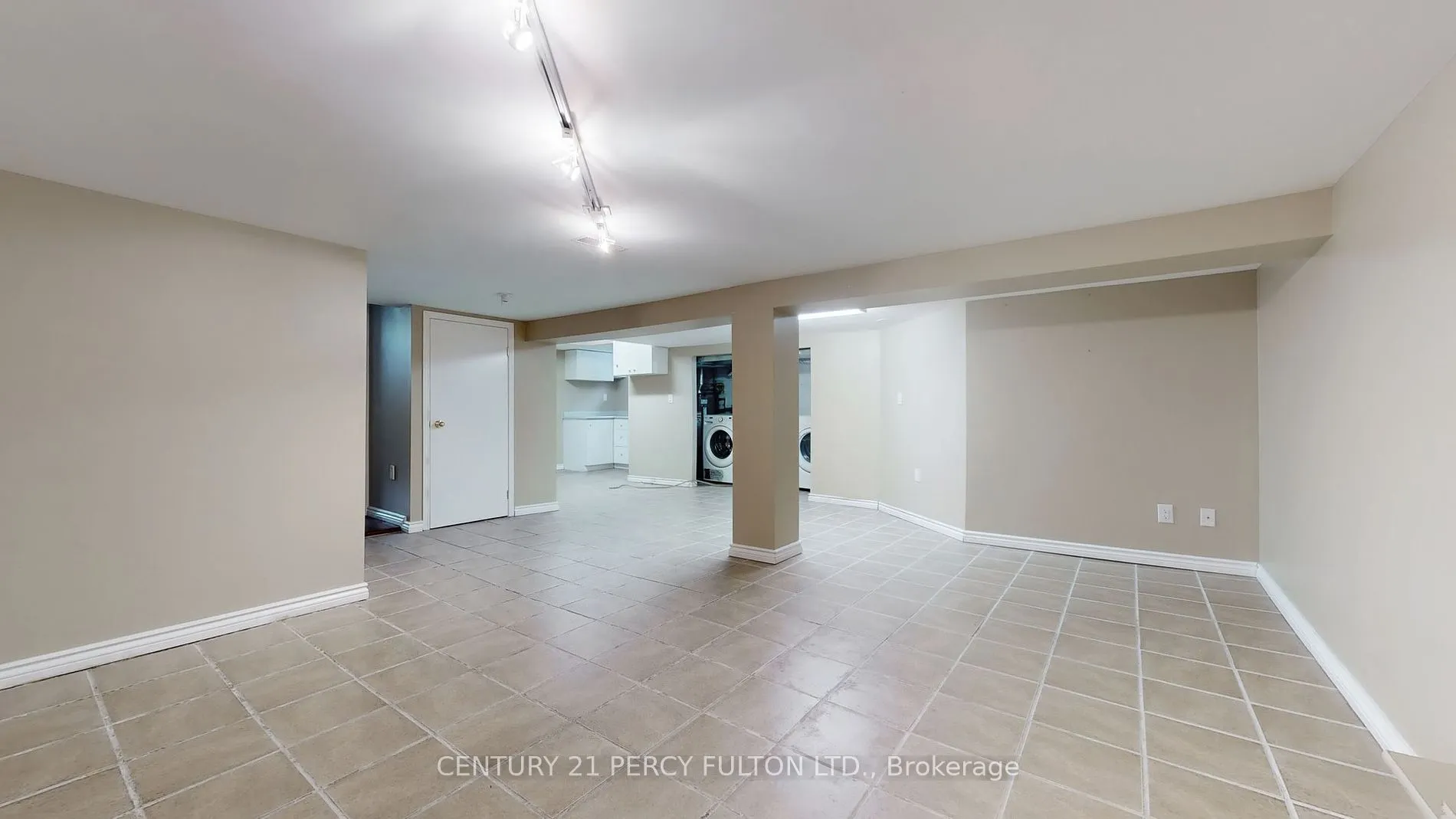 869 Scarborough Golf Club Rd
