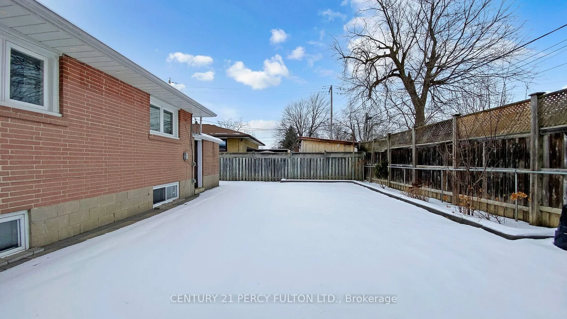 869 Scarborough Golf Club Rd