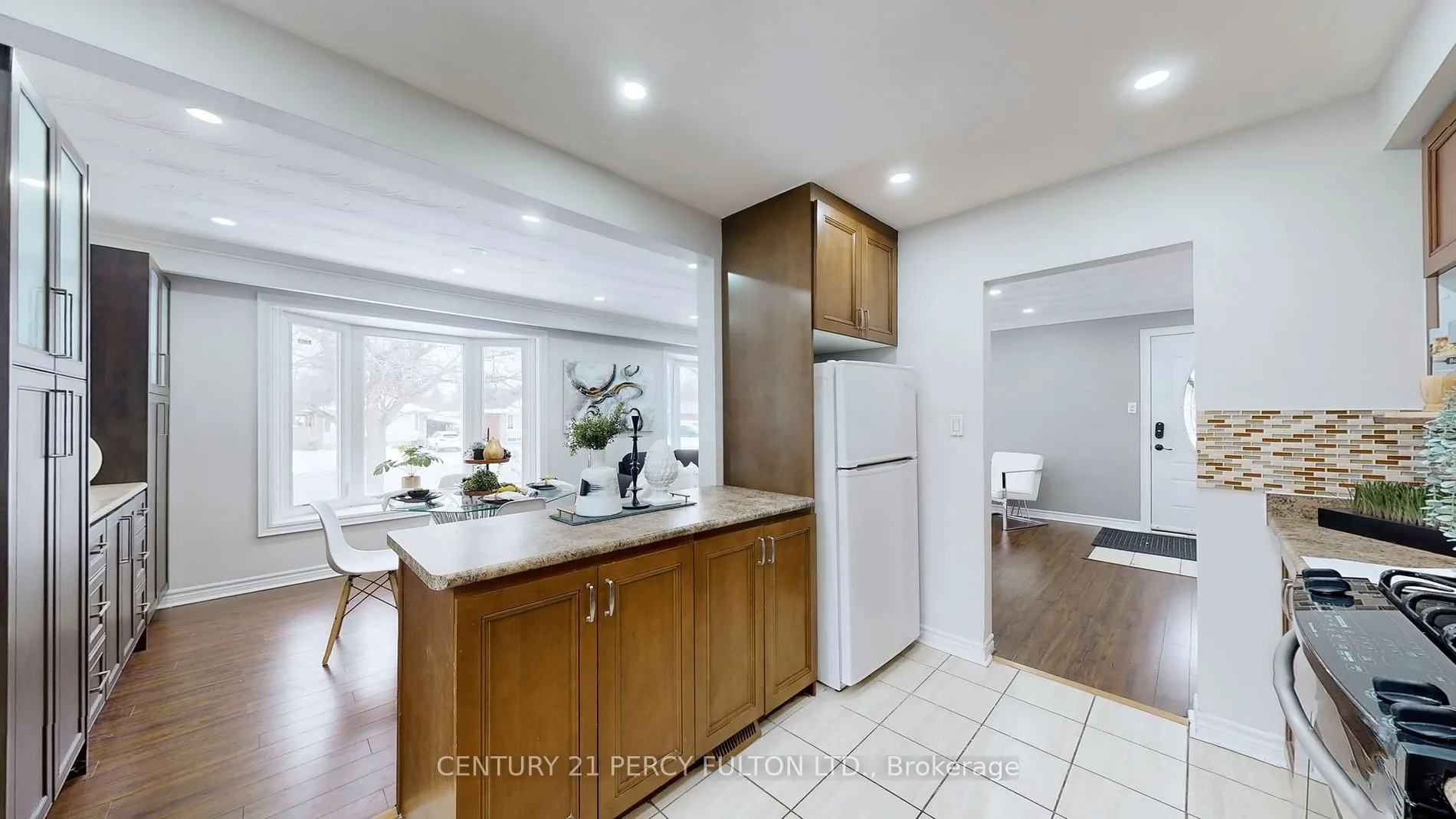 869 Scarborough Golf Club Rd