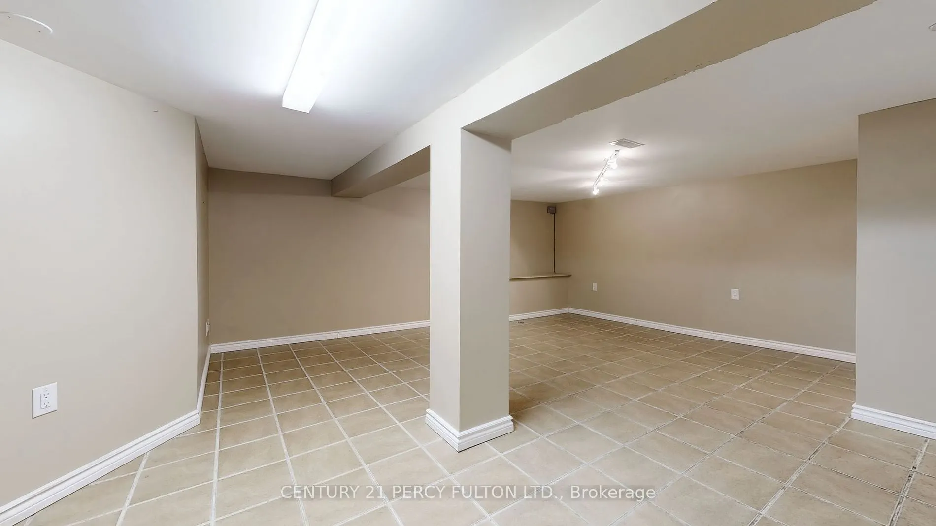 869 Scarborough Golf Club Rd
