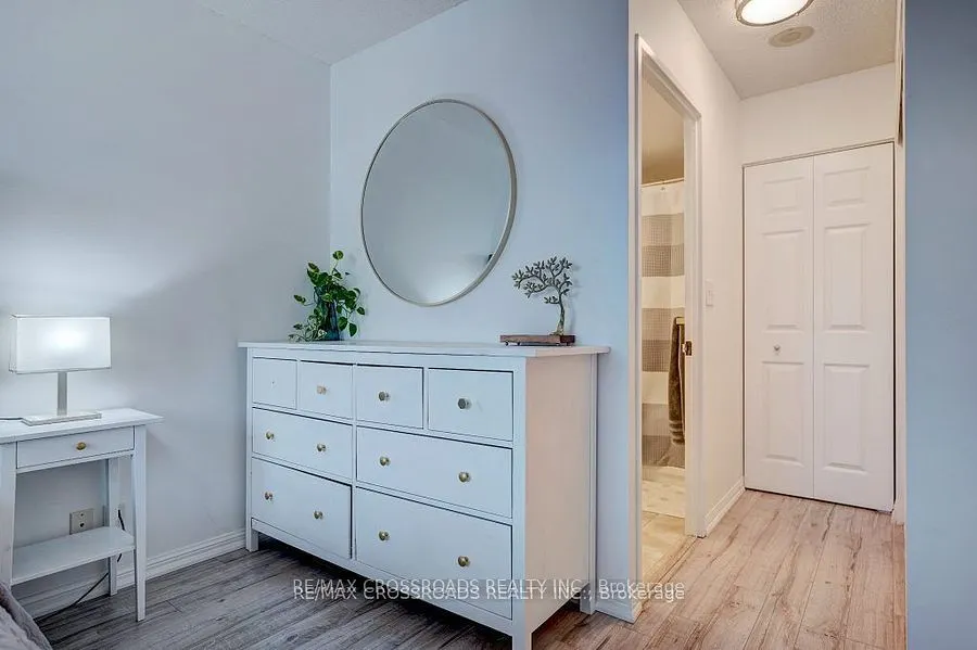 1 Lee Centre Dr, #1709