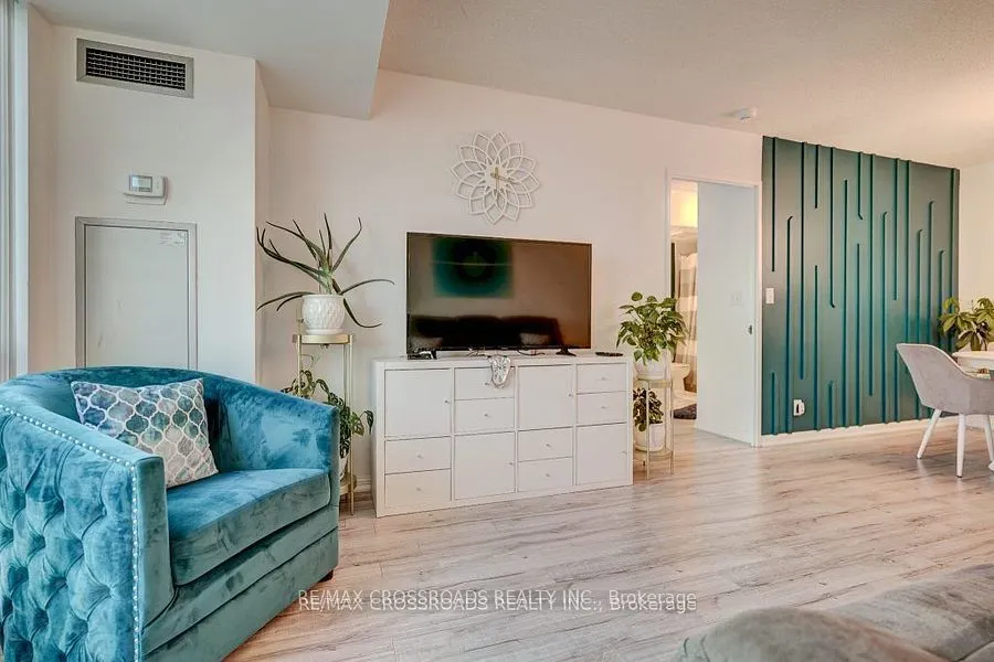 1 Lee Centre Dr, #1709
