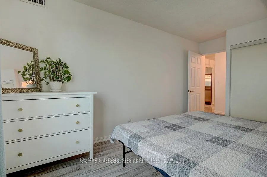 1 Lee Centre Dr, #1709