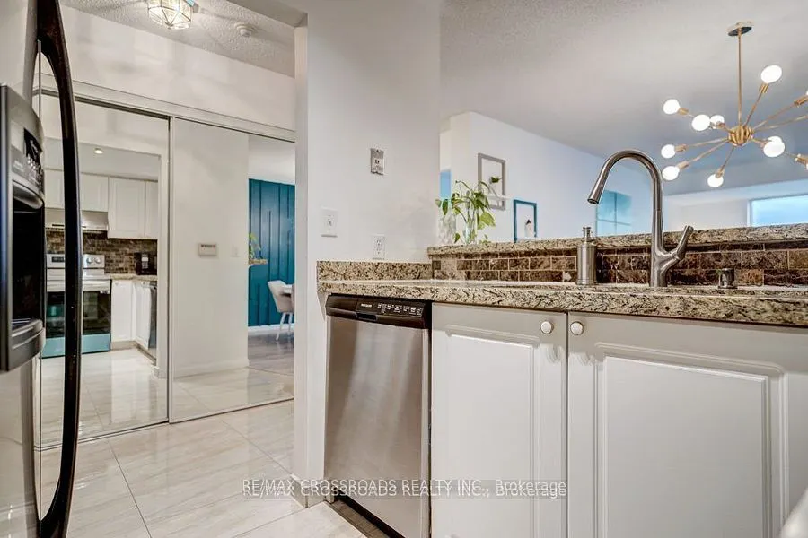 1 Lee Centre Dr, #1709