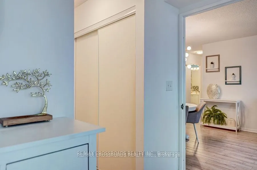 1 Lee Centre Dr, #1709
