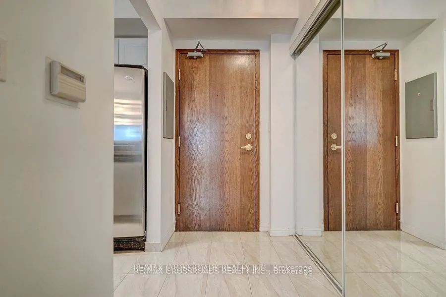 1 Lee Centre Dr, #1709