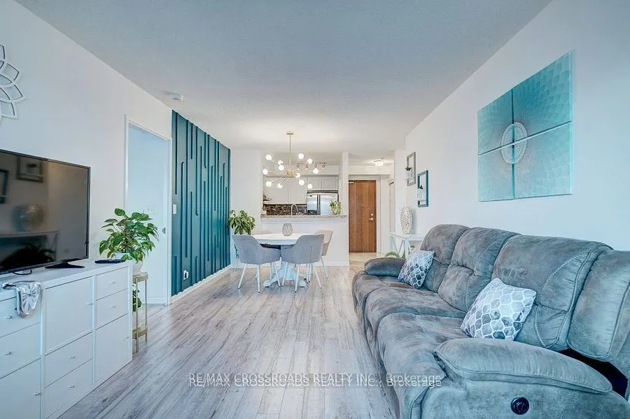 1 Lee Centre Dr, #1709