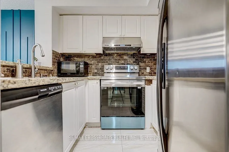 1 Lee Centre Dr, #1709