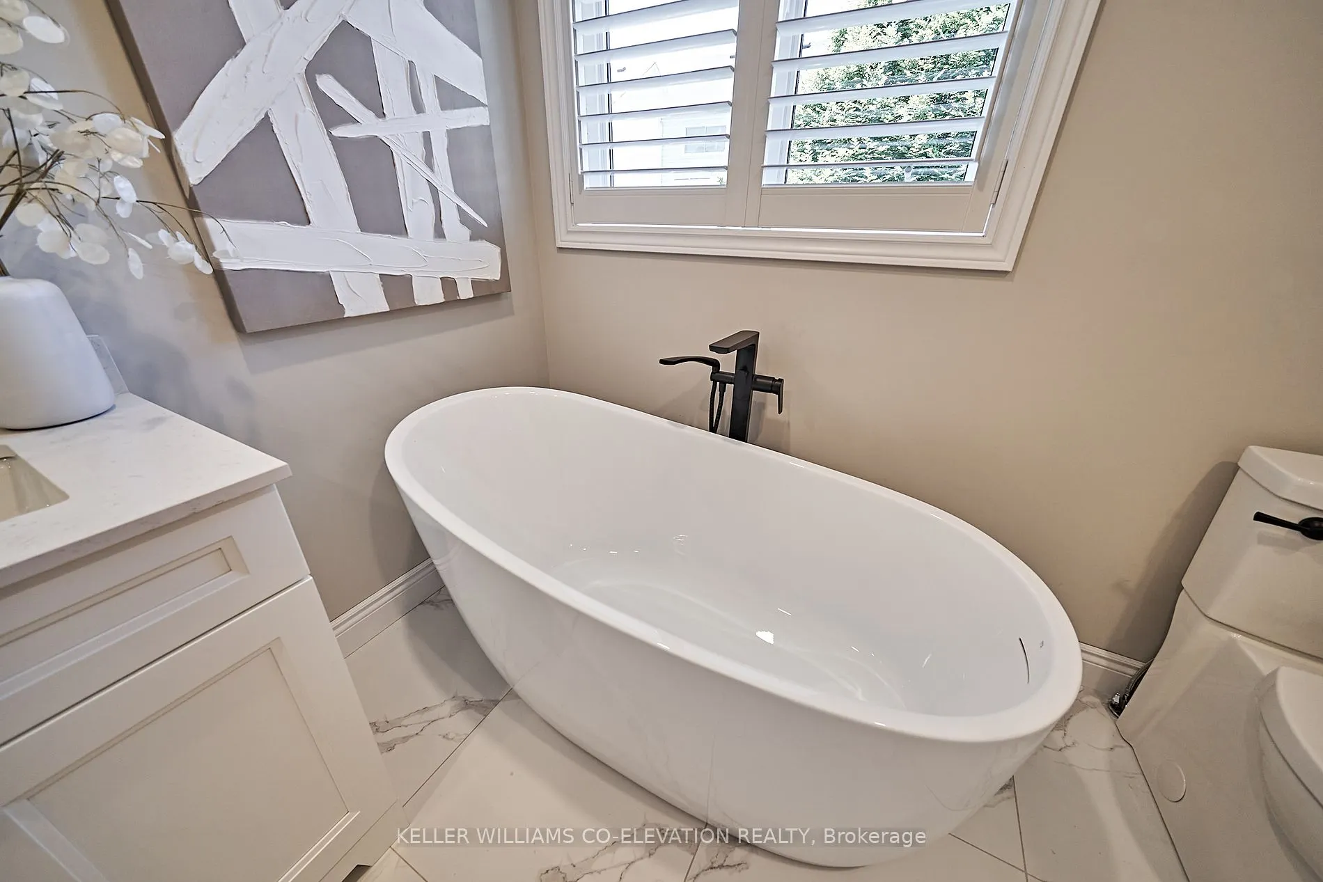 24 Rainbow Cres