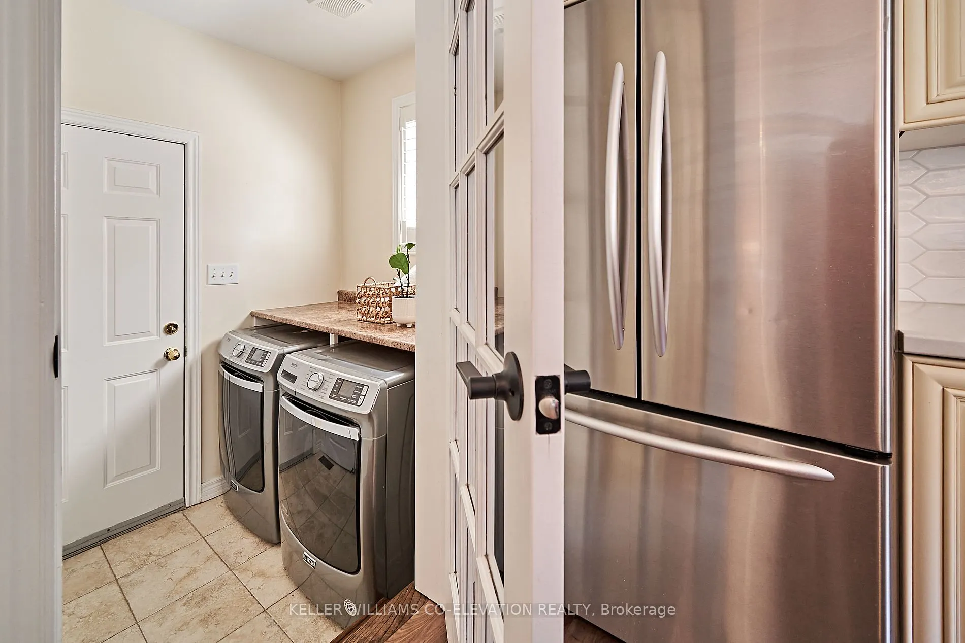 24 Rainbow Cres