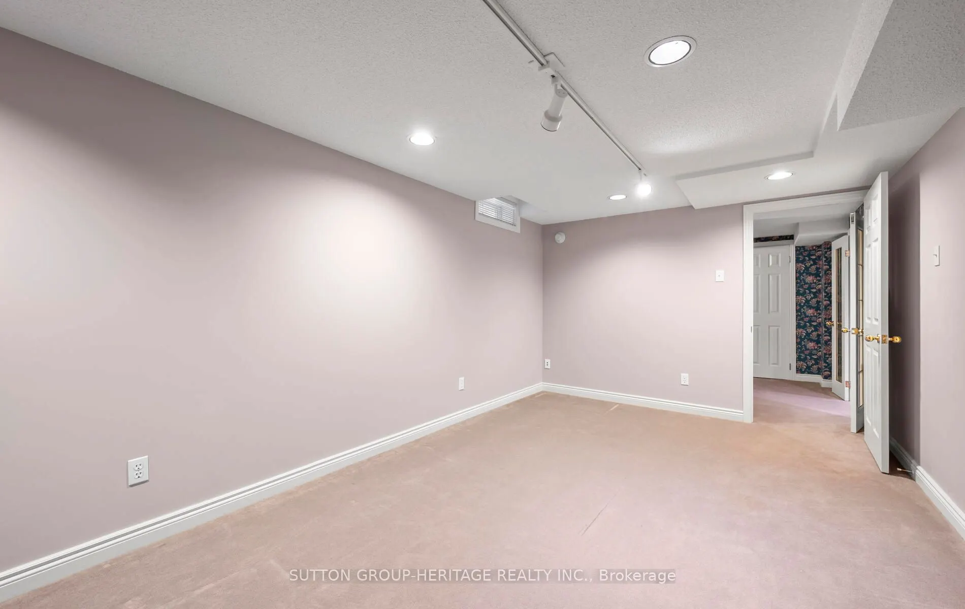 1242 Barnwood Sq