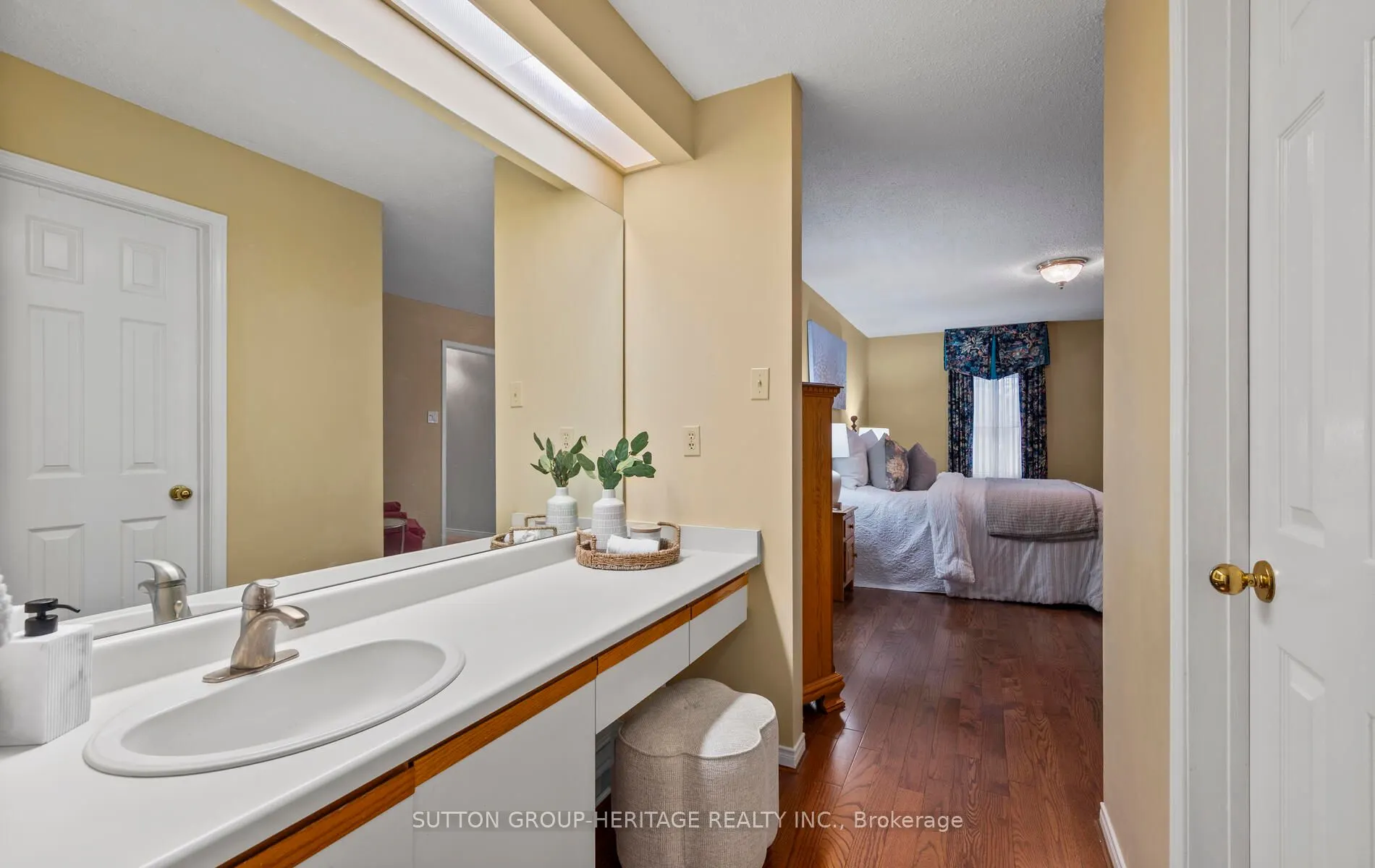 1242 Barnwood Sq