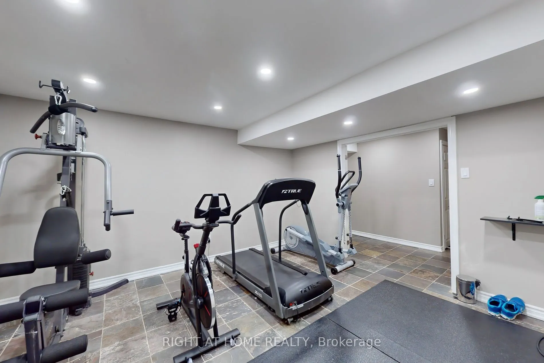 1673 Ballantrae Dr