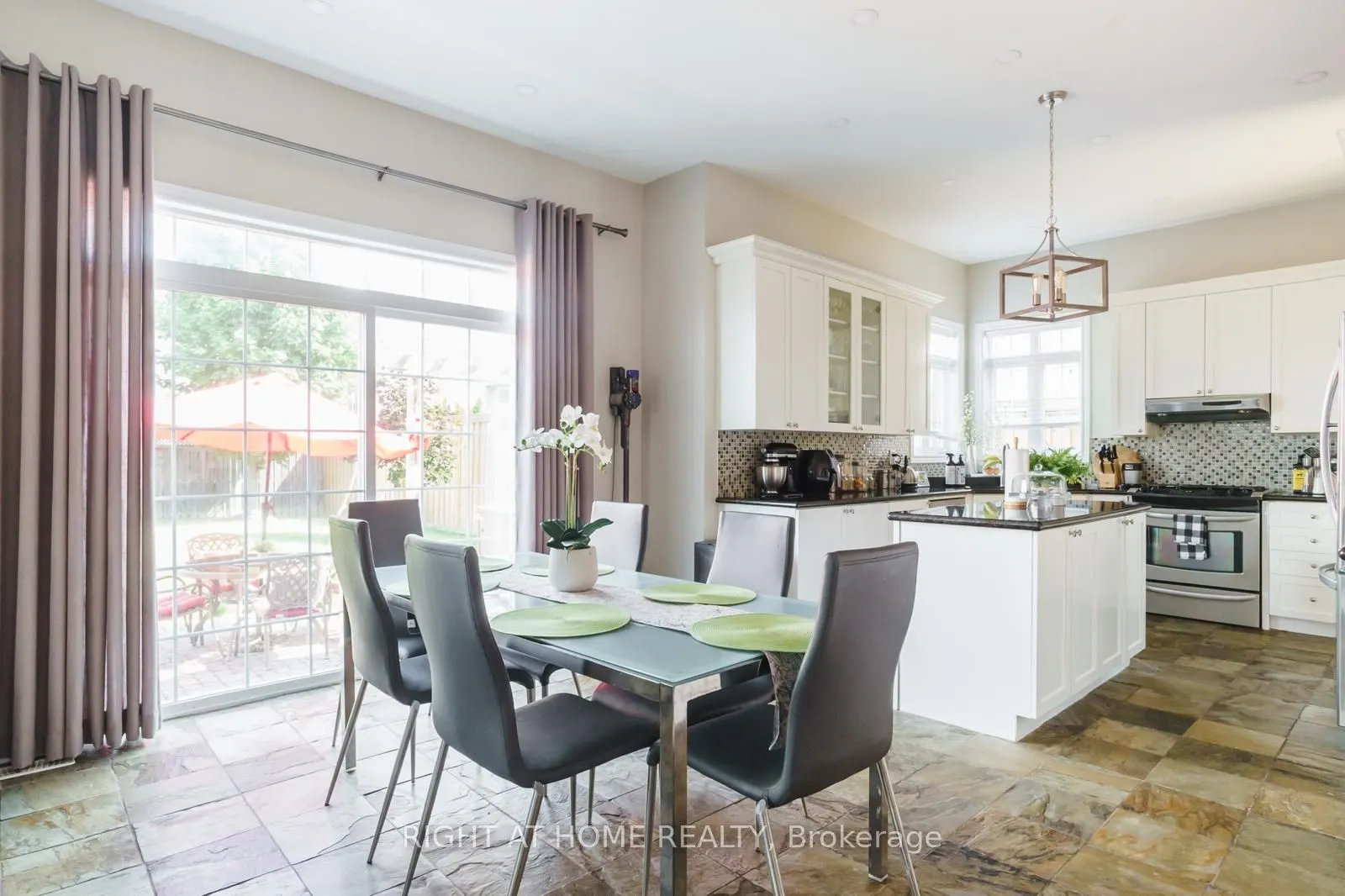 1673 Ballantrae Dr