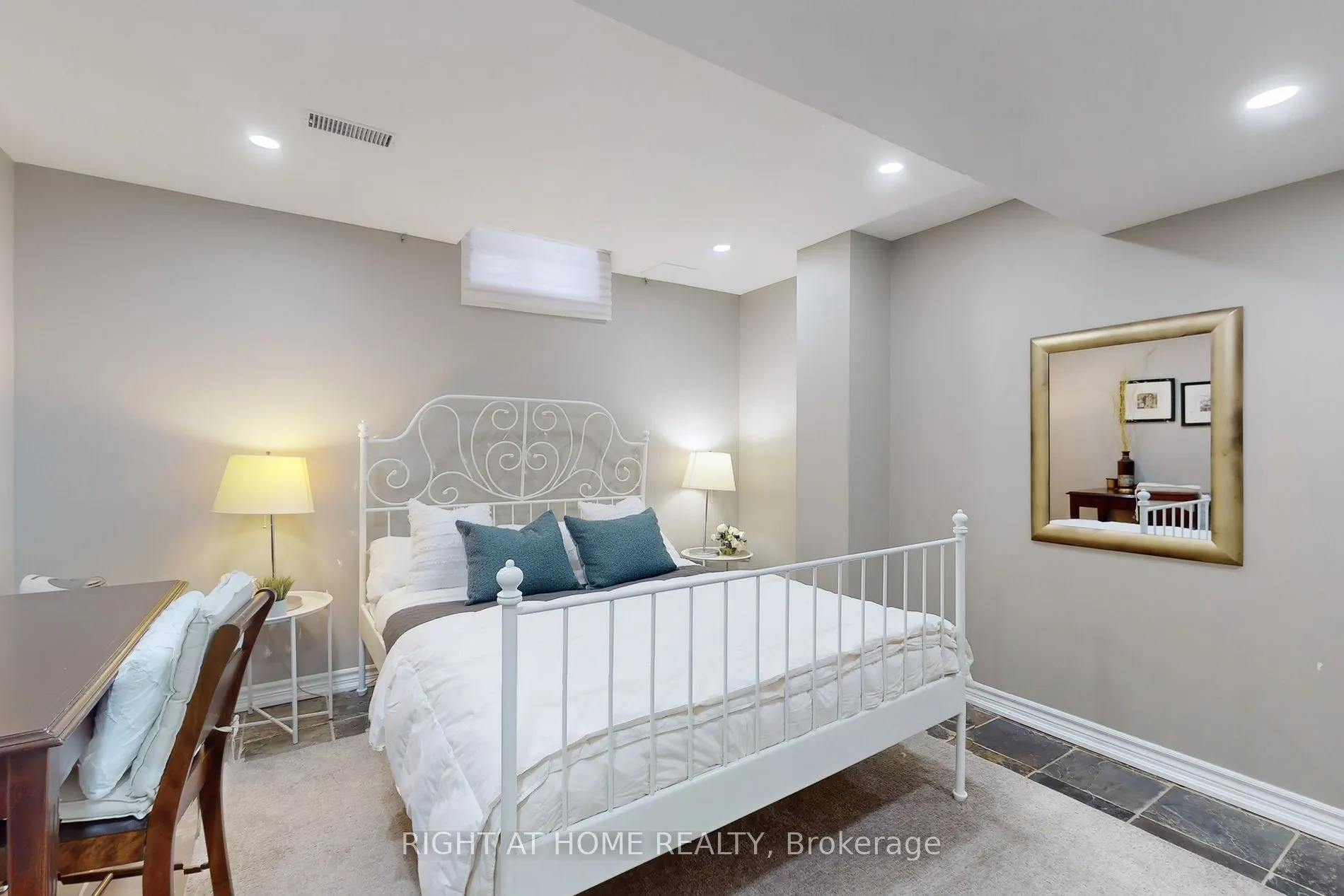 1673 Ballantrae Dr