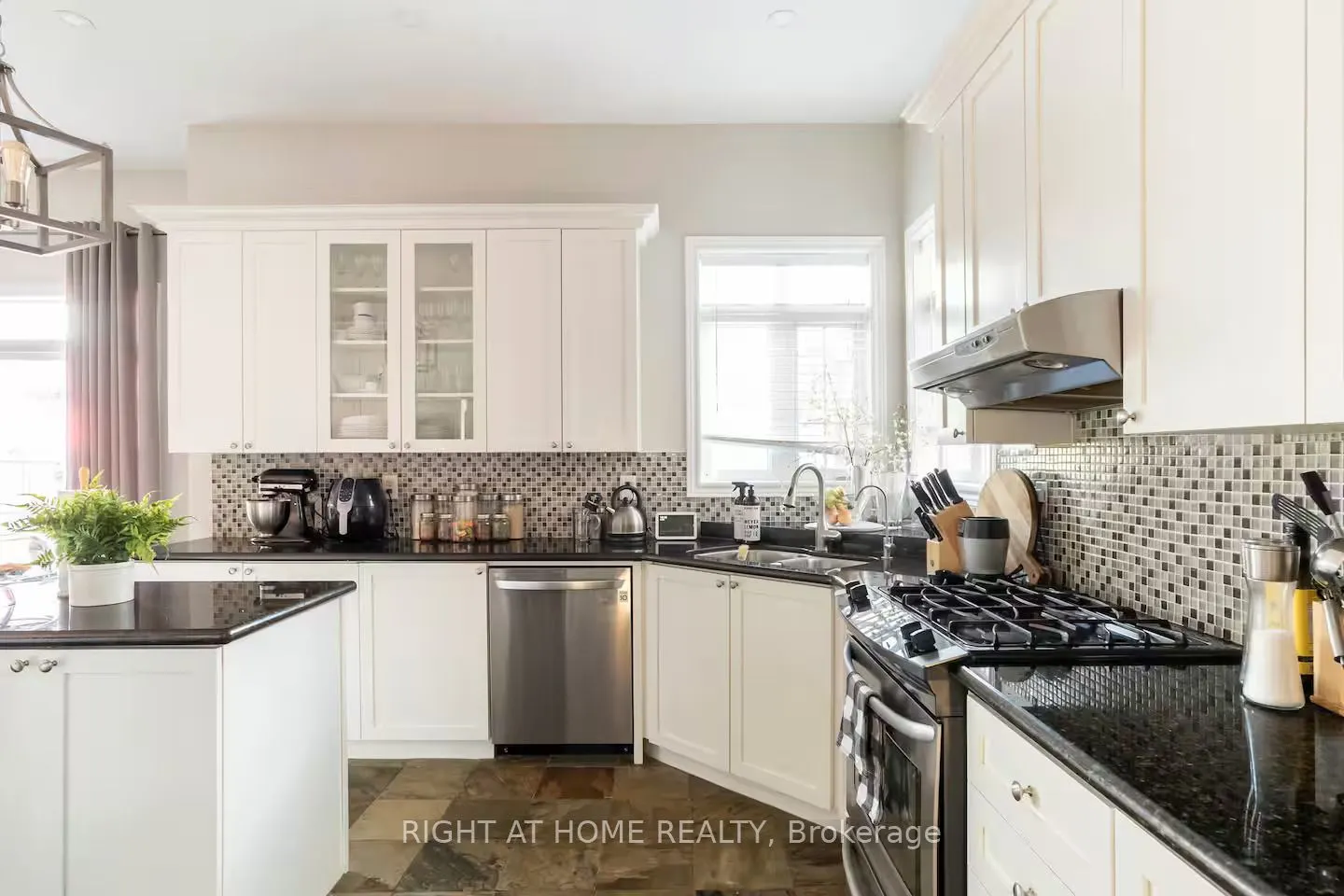 1673 Ballantrae Dr