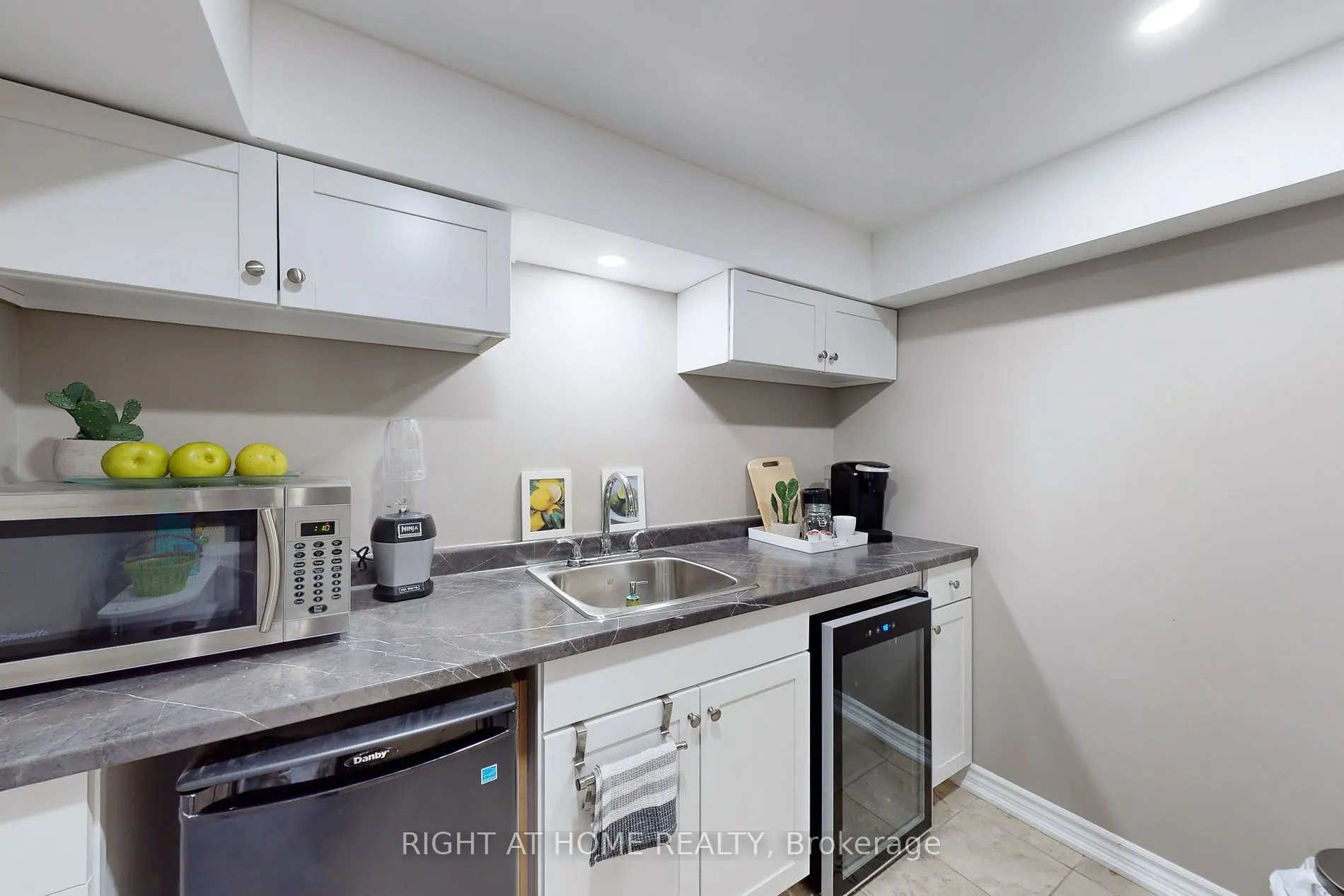 1673 Ballantrae Dr