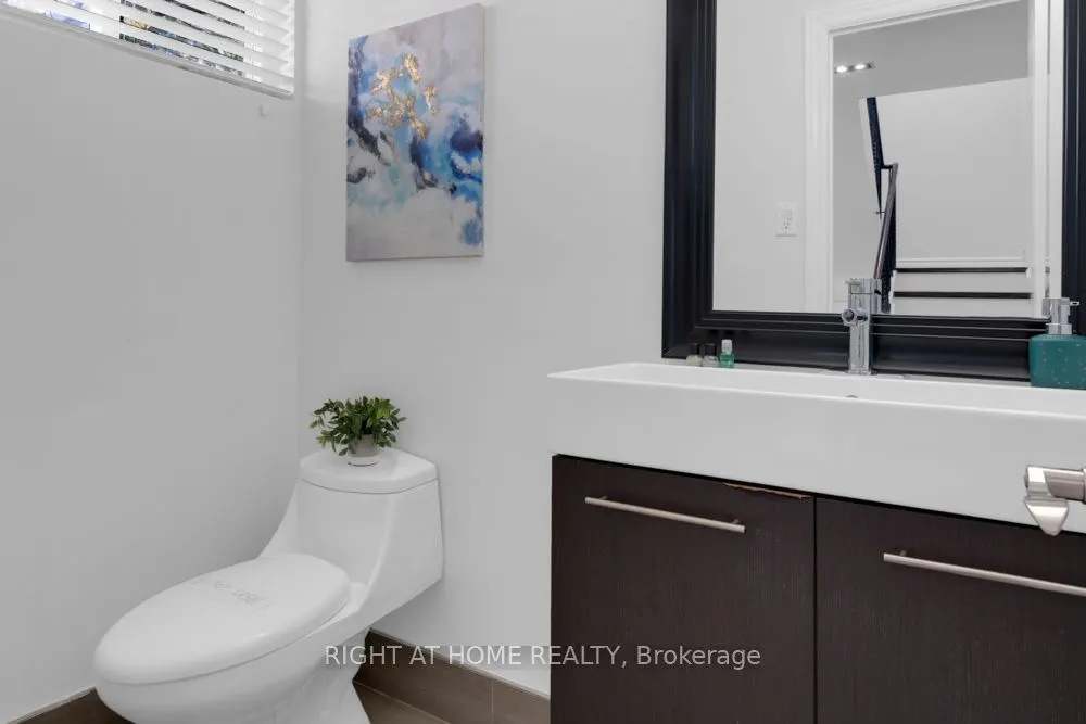 135 Queensbury Ave