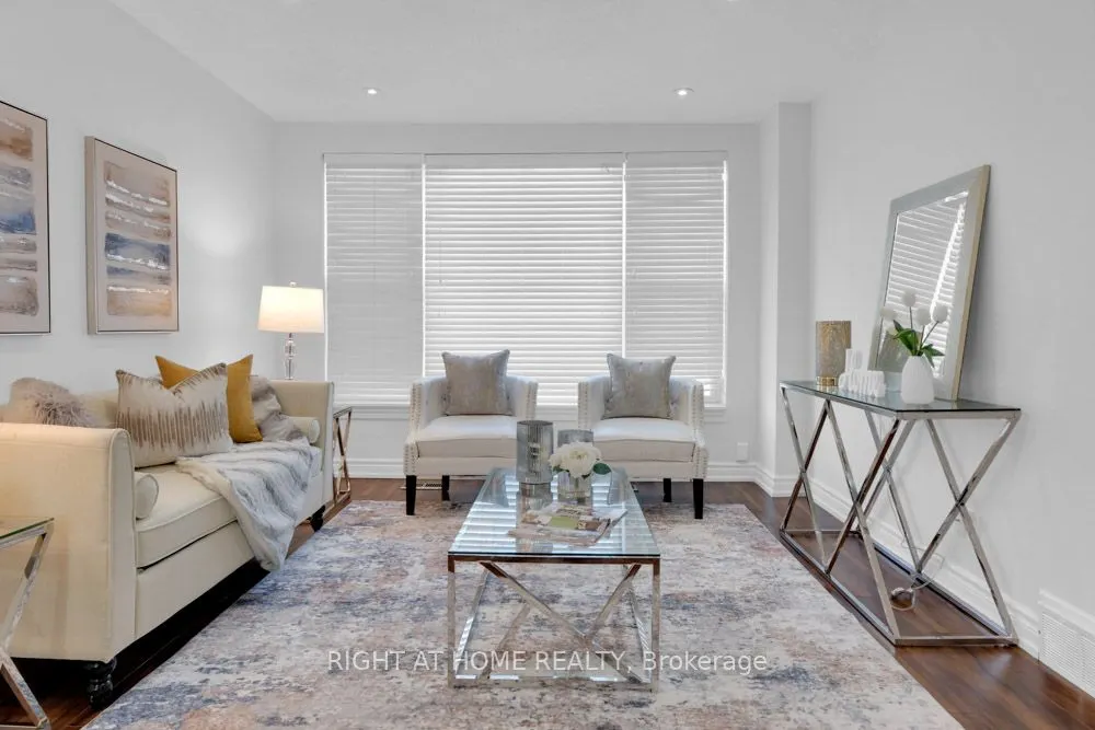 135 Queensbury Ave