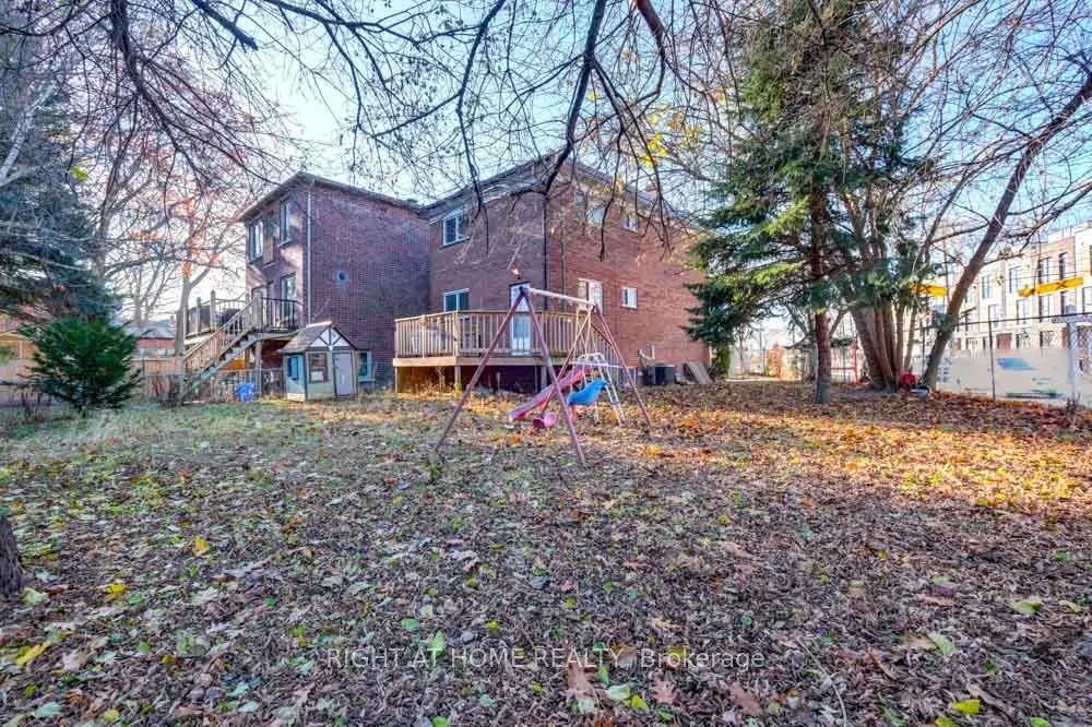 135 Queensbury Ave