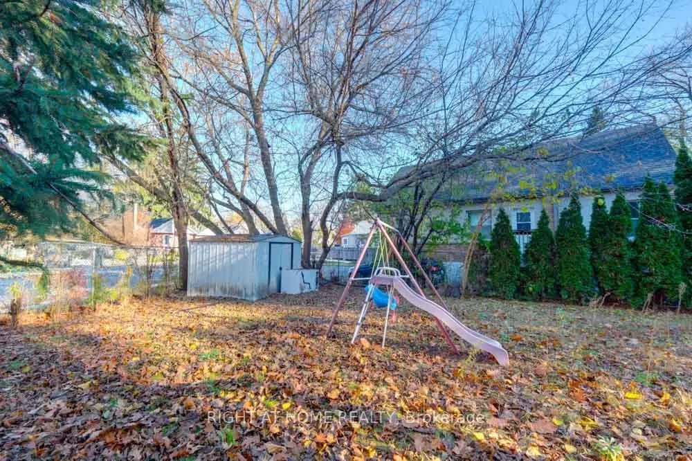 135 Queensbury Ave