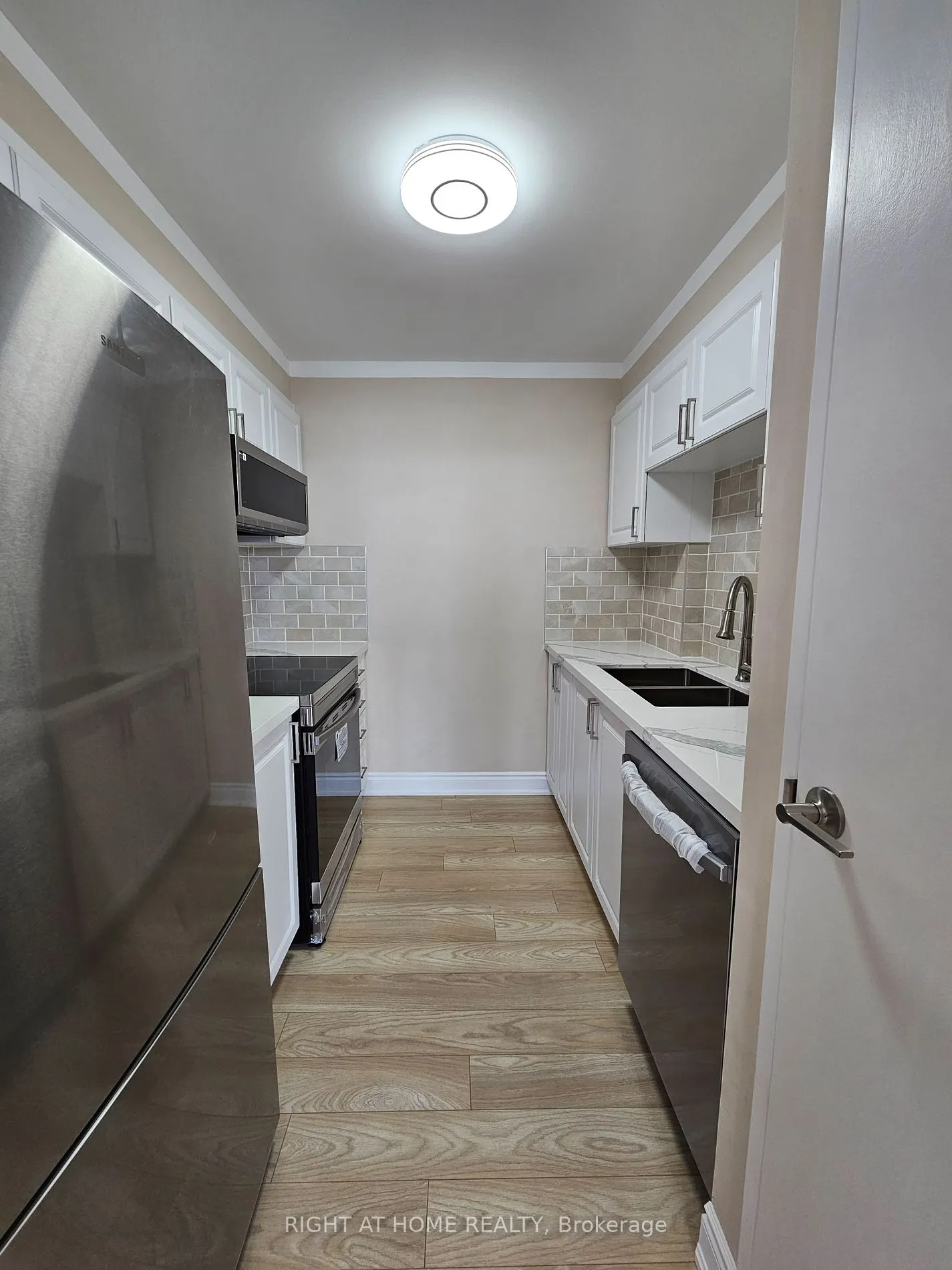 55 William St E, #908