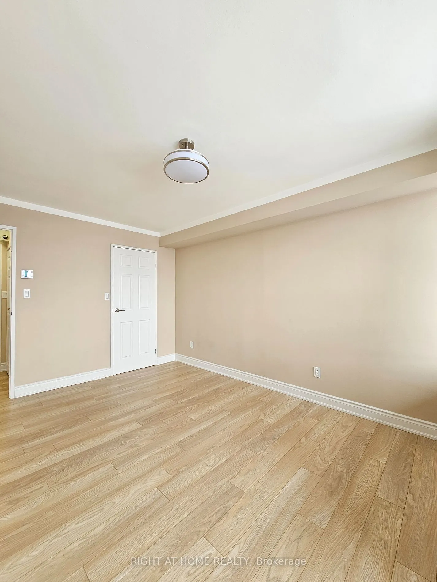 55 William St E, #908
