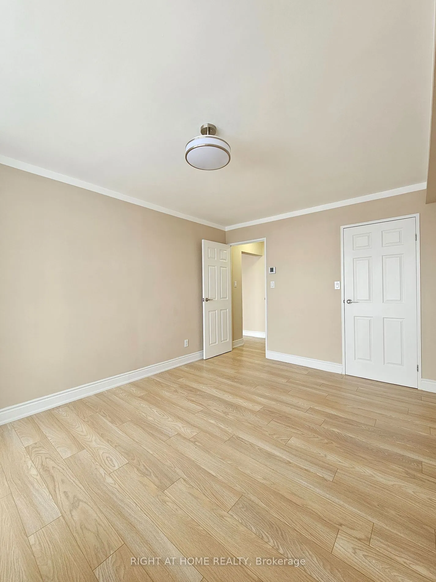 55 William St E, #908