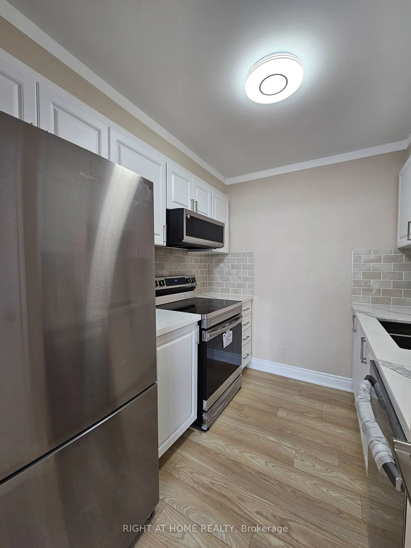 55 William St E, #908