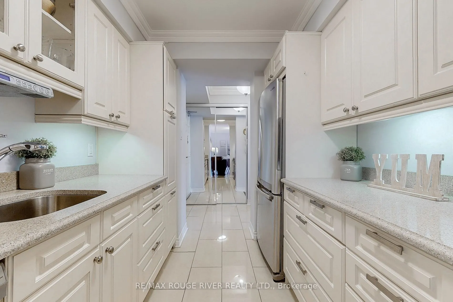1525 Diefenbaker Crt, #305
