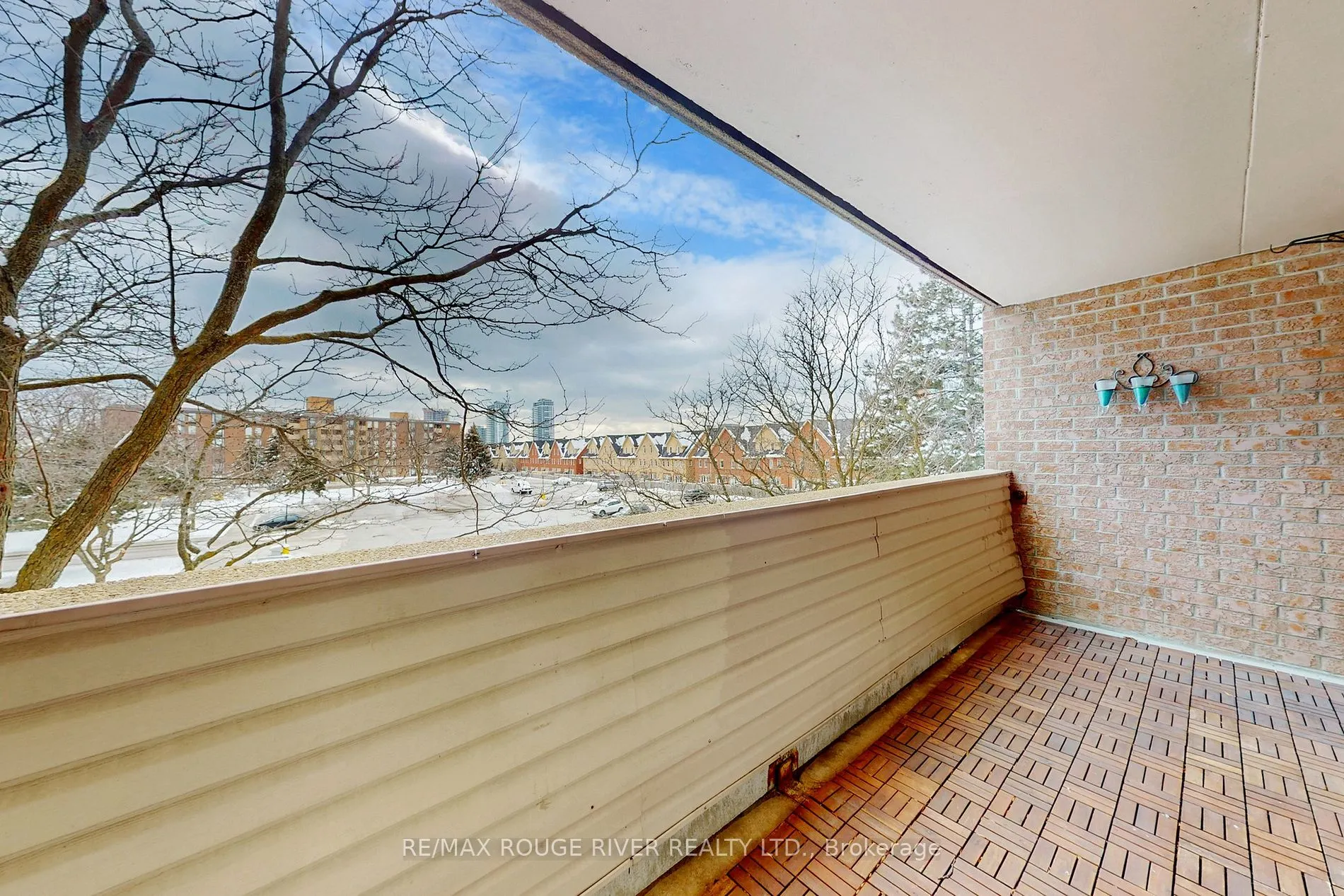 1525 Diefenbaker Crt, #305