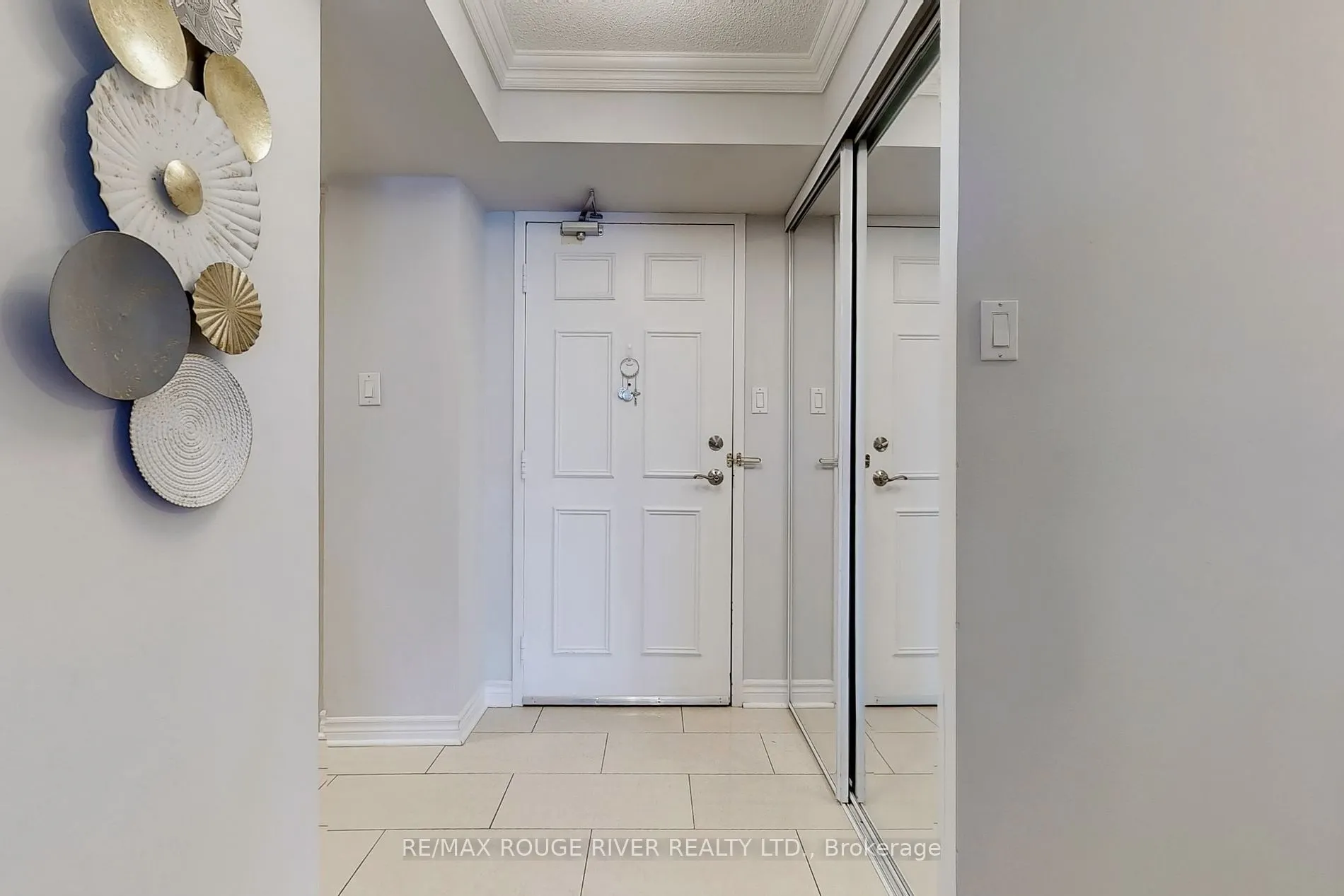 1525 Diefenbaker Crt, #305