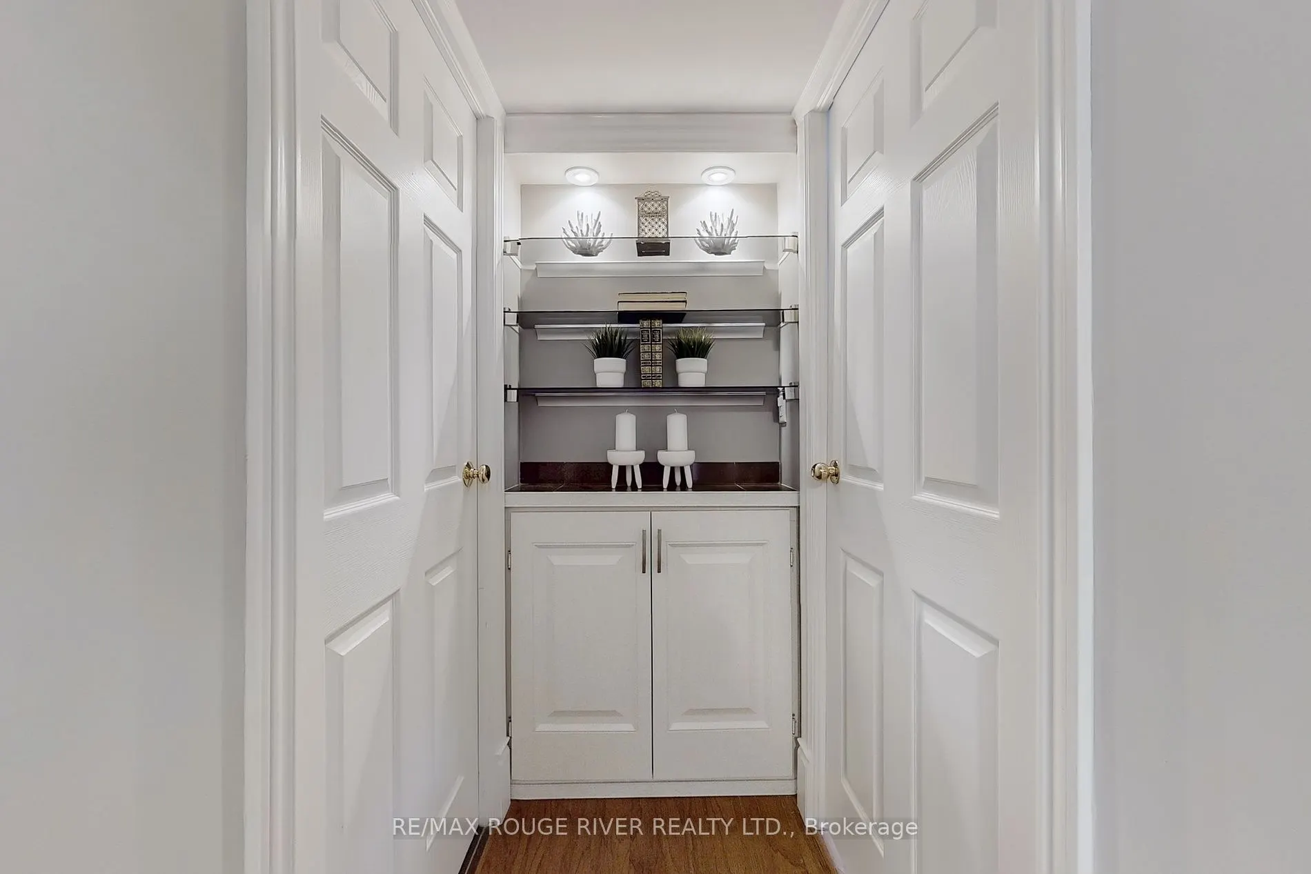 1525 Diefenbaker Crt, #305